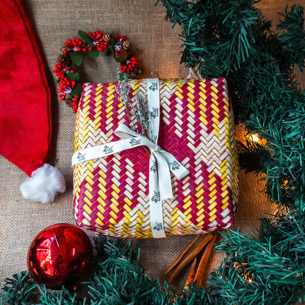 A Cozy Christmas Hamper [Eco-friendly formulations, Sustainable]